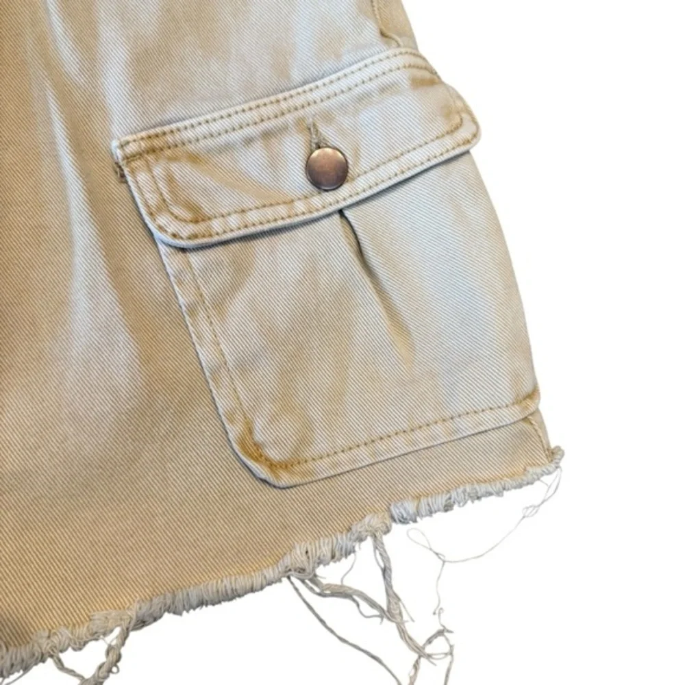Fray Beige Denim Mini Skirt Cargo Pockets Casual Closet Staple Fringe Size M‎